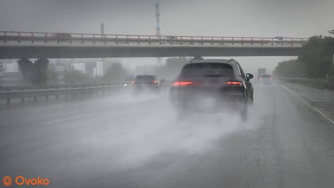 Come guidare con la pioggia in sicurezza