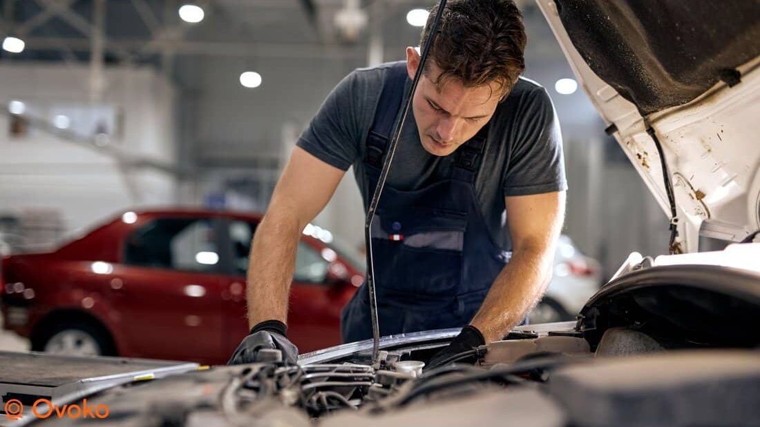 Riparare o sostituire i ricambi auto